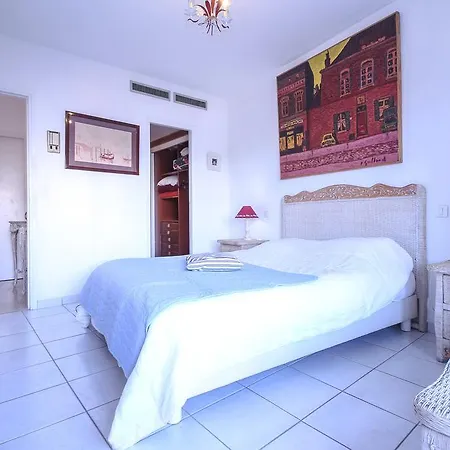 Apartment Cafe De La Plage Juan-les-pins *