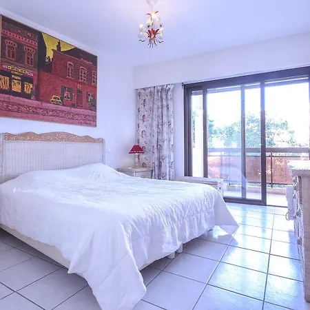 Apartment Cafe De La Plage Juan-les-pins